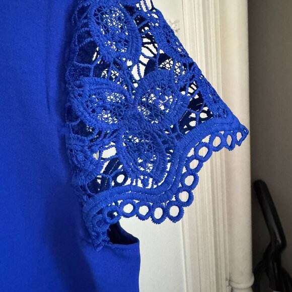 NWOT Mine brand cobalt blue blouse w/ lace cap sleeves, women's size large - Picture 3 of 8